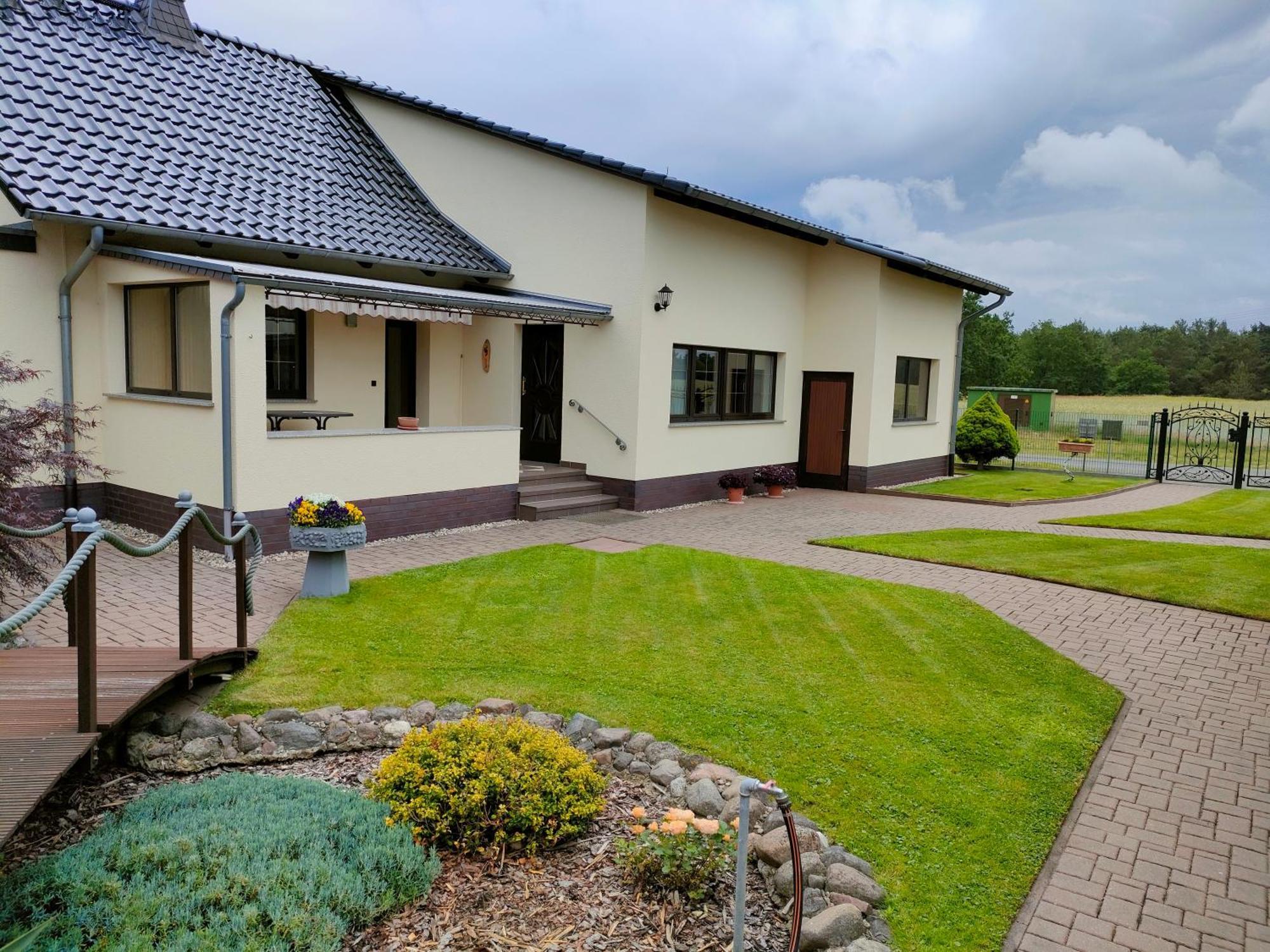Villa Haus Am Waldrand Vetschau Exterior foto